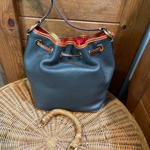 Small Dooney Bucket bag - Picture 2 of 11